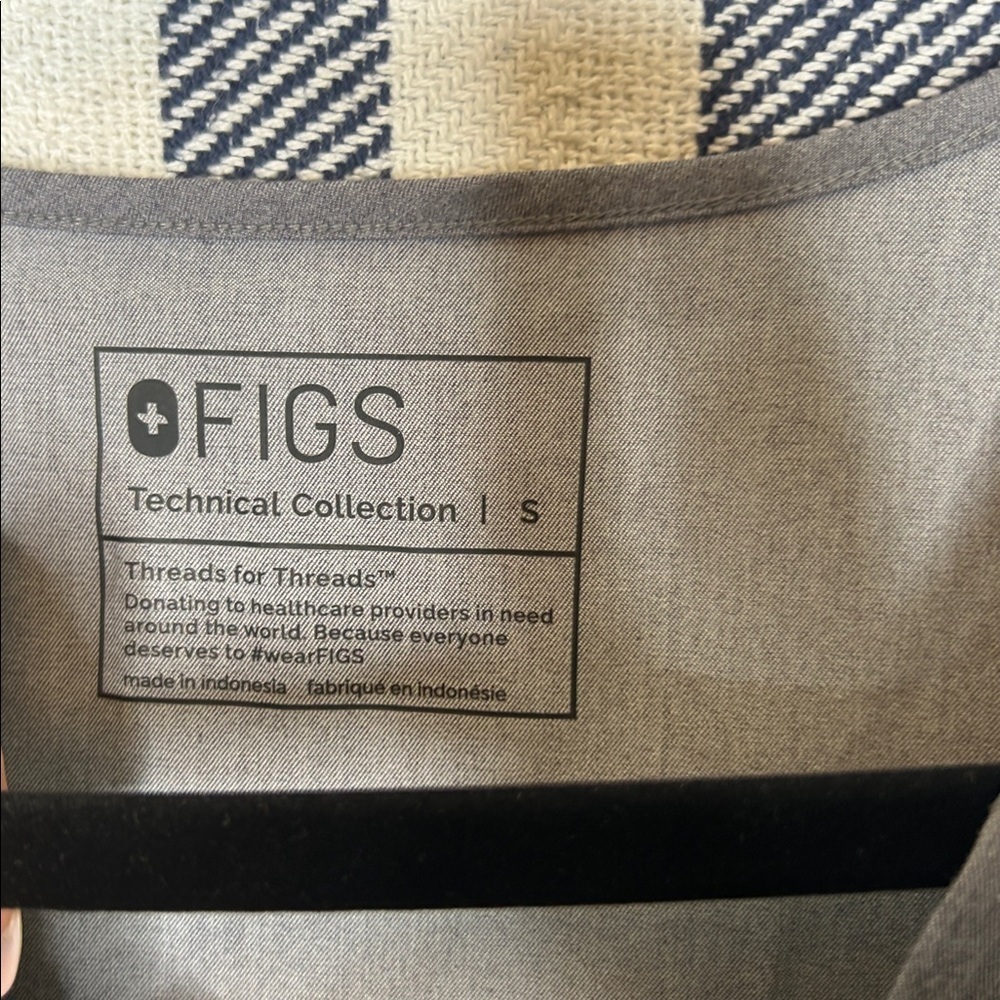 Figs Technical Collection Scrub Top - Picture 2 of 3